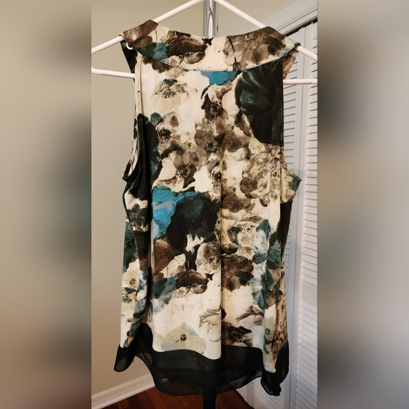 Sleeveless Top with Pleating and Sheer Trim Multi Color Black/Teal/Cream - Picture 2 of 8